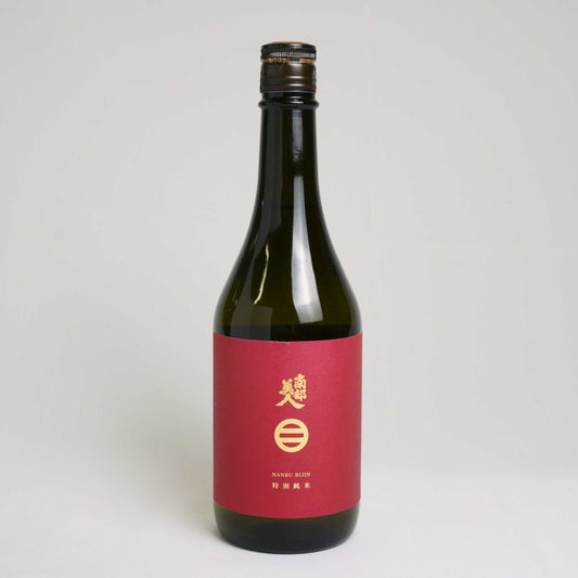 Nanbu Bijin Tokubetsu Junmai -Sake